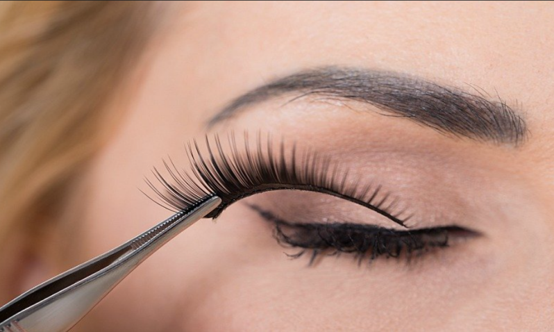 How To Apply and Remove Magnetic Lashes